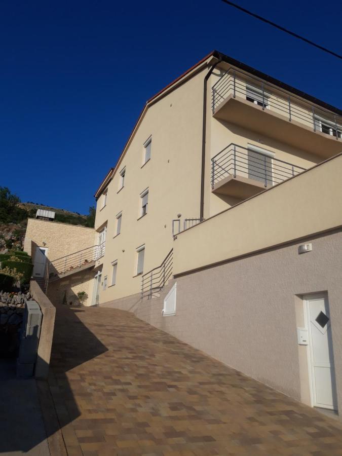 H&T Apartment Senj  Bagian luar foto